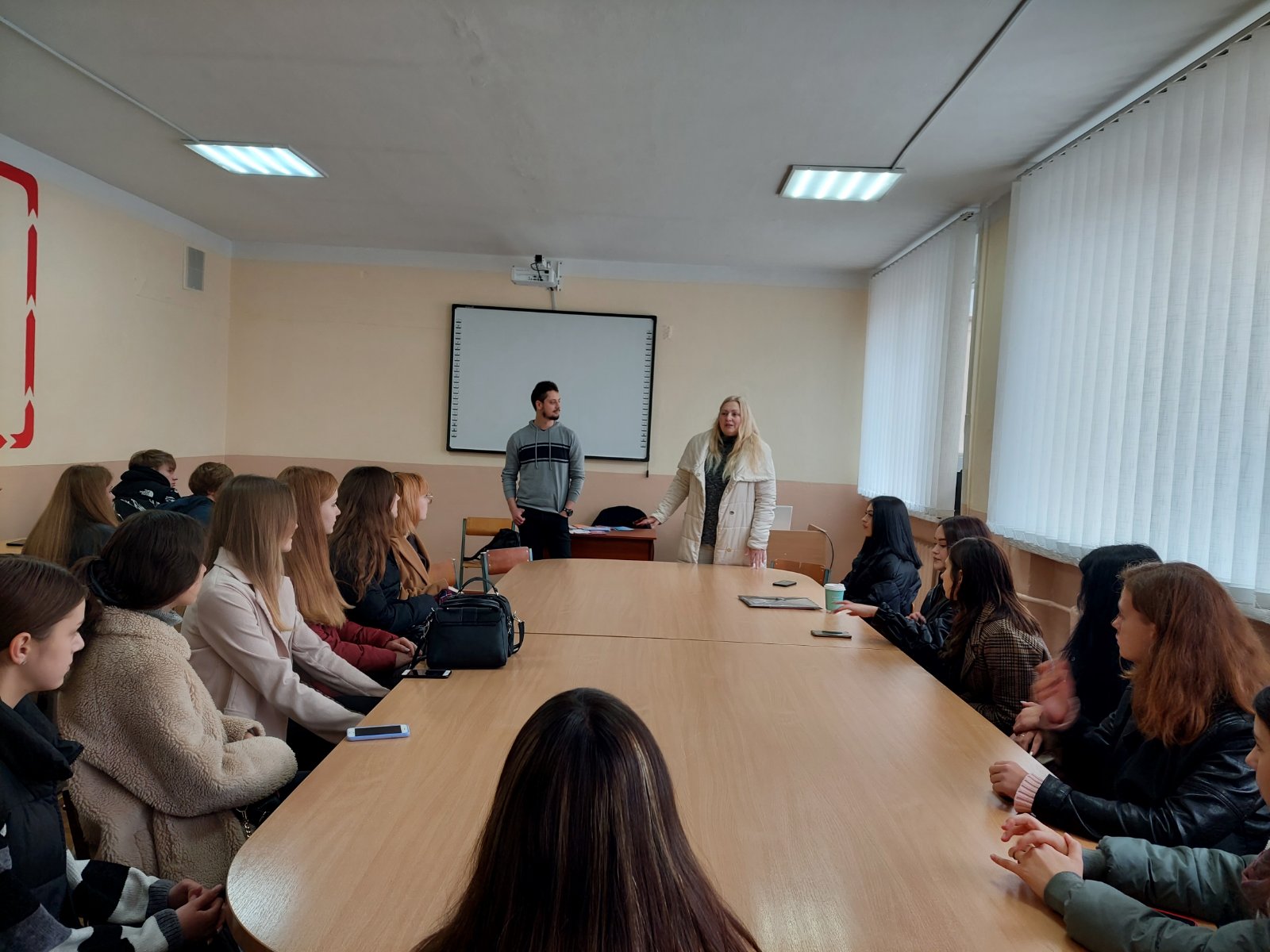 Бінарне заняття з фахівцями Кам’янець-Подільського Центру соціальних служб для сім’ї, дітей та молоді Бінарне заняття з фахівцями Кам’янець-Подільського Центру соціальних служб для сім’ї, дітей та молоді