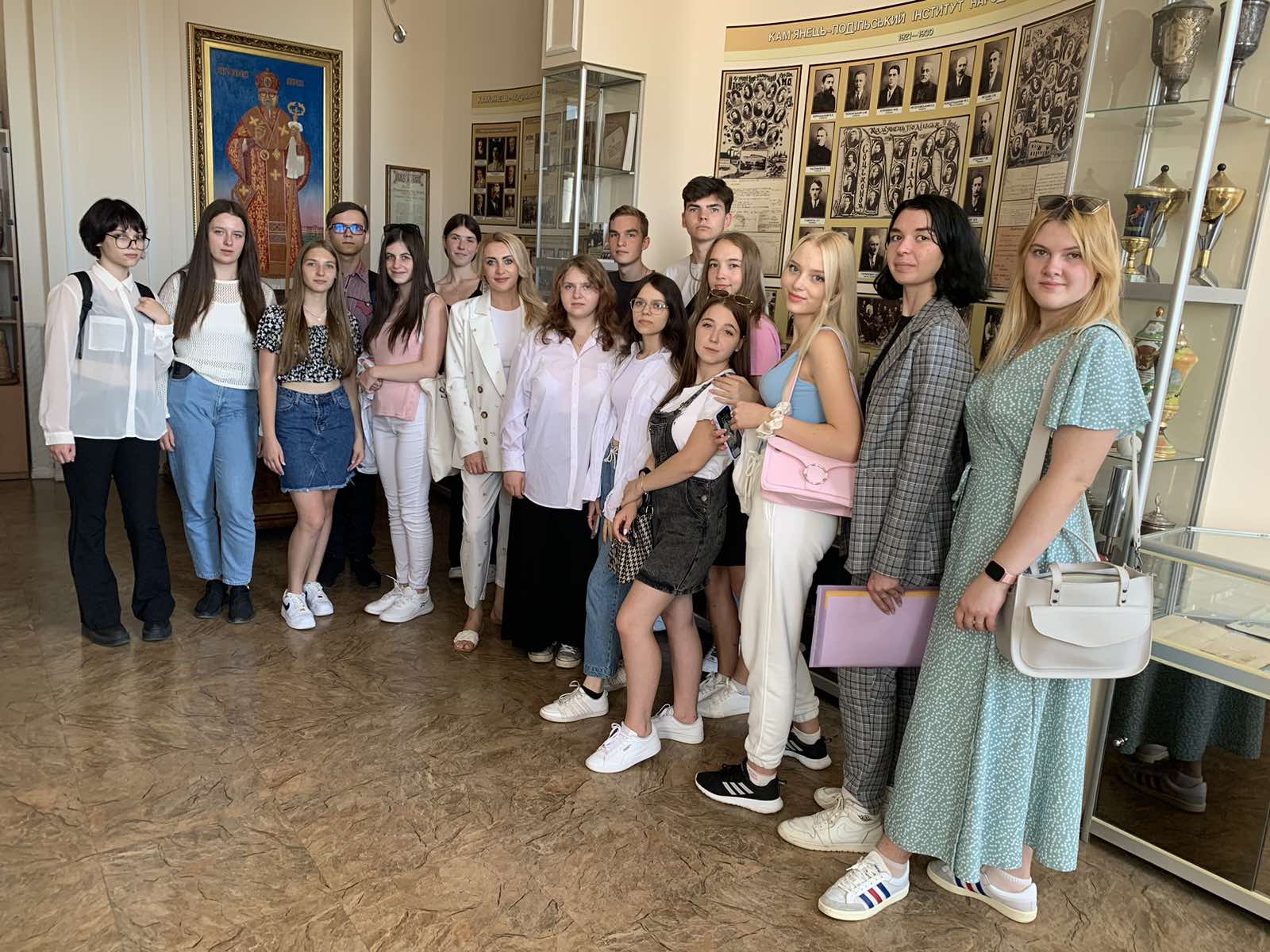 Вітаємо з Міжнародним Днем студента! Вітаємо з Міжнародним Днем студента!