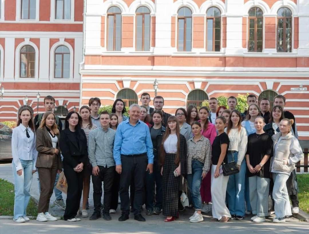 Зустріч із ректором К-ПНУ Сергієм Копиловим  у межах проєкту «Кава з ректором» Зустріч із ректором К-ПНУ Сергієм Копиловим  у межах проєкту «Кава з ректором»